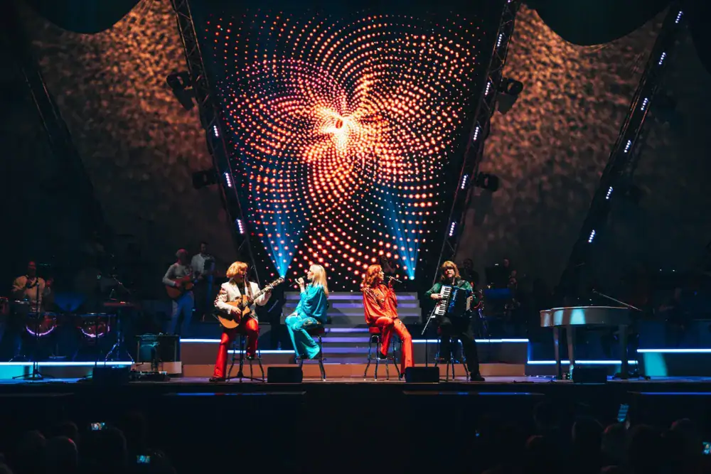 01_ABBAMANIA-THE-SHOW_Credit_MilanSchmalenbach-1000x0-c-default