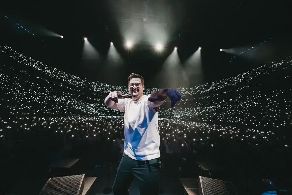 CTall_buehne_1000lights_©robert-maschke-1000x0-c-default